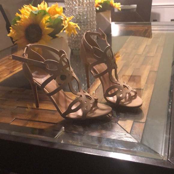 Shoes - Tan heels